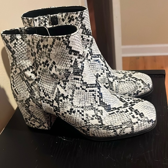 Mix No. 6 Snakeskin boots, women’s size 6.5 - Picture 1 of 5